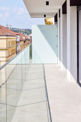 Pohled na balkón Rezidence Kobrova
