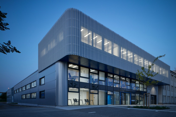 Výrobní a administrativní objekt firmy Pilana Karbid v Hulíně, Ellement architects