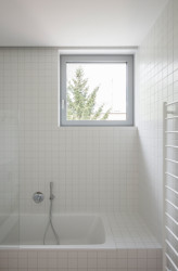 Koupelna (Terasový dvojdům v Krči, martin cenek architecture)