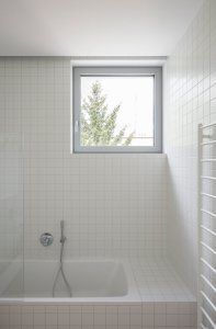 Koupelna (Terasový dvojdům v Krči, martin cenek architecture)