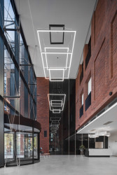 V Gdaňsku vyrostla administrativní budova s cihlovou fasádou navržená architekty Marcinem Woyciechowskim, Tomaszem Piechotou a Radosławem Orłowskim