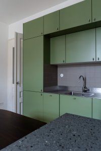 Interiér bytu A.4 od Barbory Kudelové z ateliéru HRA
