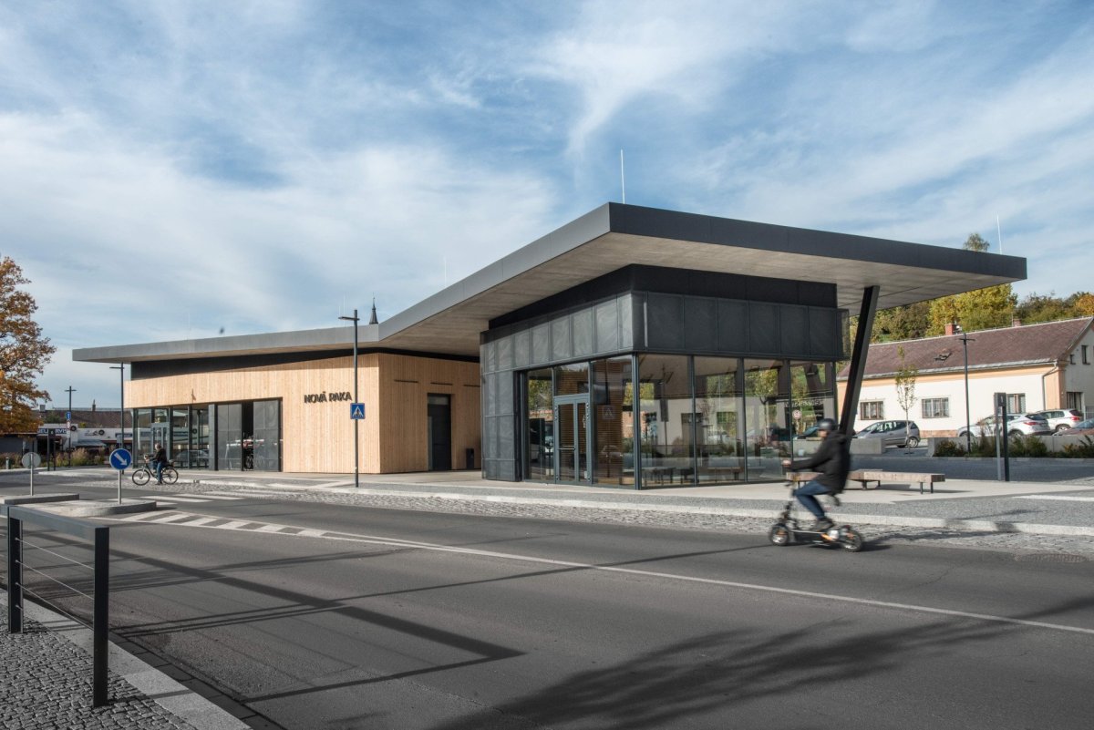 Studio Loca plan stojí za návrhem nového autobusového nádraží v malém městě Nová Paka