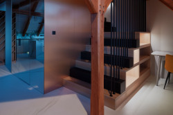 Schody do podkroví. (Tak design, byt pod Ještědem)