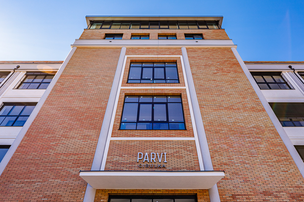 JAKUB CIGLER ARCHITEKTI navrhli konverzi továrnu na loftové bydlení Parvi Cibulka