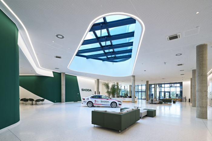 Mladoboleslavská Škoda Auto má nový administrativní objekt. Navrhli ho architekti ze studia ATP ARCHITEKTEN INGENIEURE.