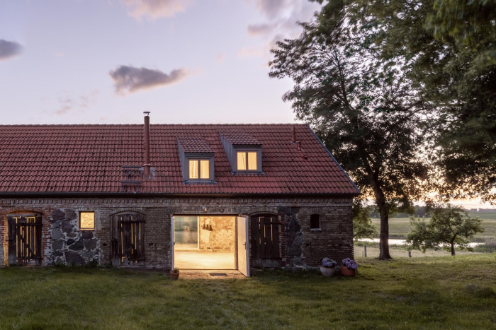 Přeměna stodoly na fotografické studio od Helga Blocksdorf Architektur