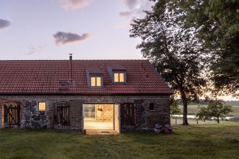 Přeměna stodoly na fotografické studio od Helga Blocksdorf Architektur