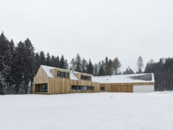 Lesovna poblíž Pacova od studia 20-20-ARCHITEKTI a VYŠEHRAD ateliéru