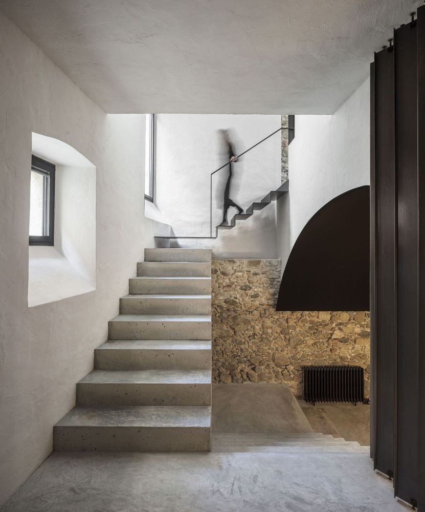 Venkovský dům ve vesnici Cruïlles od Majoral Tissino Architects