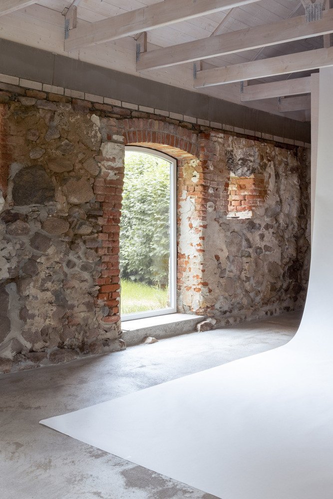 Přeměna stodoly na fotografické studio od Helga Blocksdorf Architektur