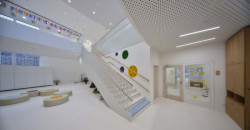 Akustické řešení Rigips v učebnách a školkách (na obrázku mateřská škola Mydlinky v Praze)