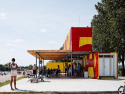 JRKVC, 5KA / Bufet z lodných kontajnerov – foto