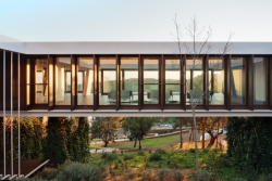 Luxusní vila ve Španělsku od OAB Architecture + ADI