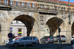 Léto pod Negrelliho viaduktem