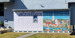 Alzabox v Brně, jehož grafický návrh zpracoval komínský občan a grafik Tomáš Svoboda