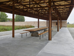 Hlavním cílem všech zapojených bylo, aby transformace krajiny ve město byla postupná, organická a samovolná. (Zahrada Hage, Brendeland & Kristoffersen)