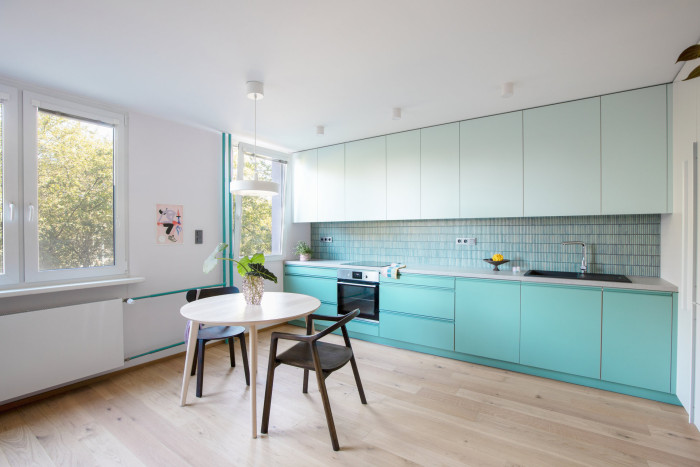 Z obyčejného panelákového bytu pohodlné bydlení pro matku a syna (Rekonstrukce panelákového bytu; Markéta Janderová)