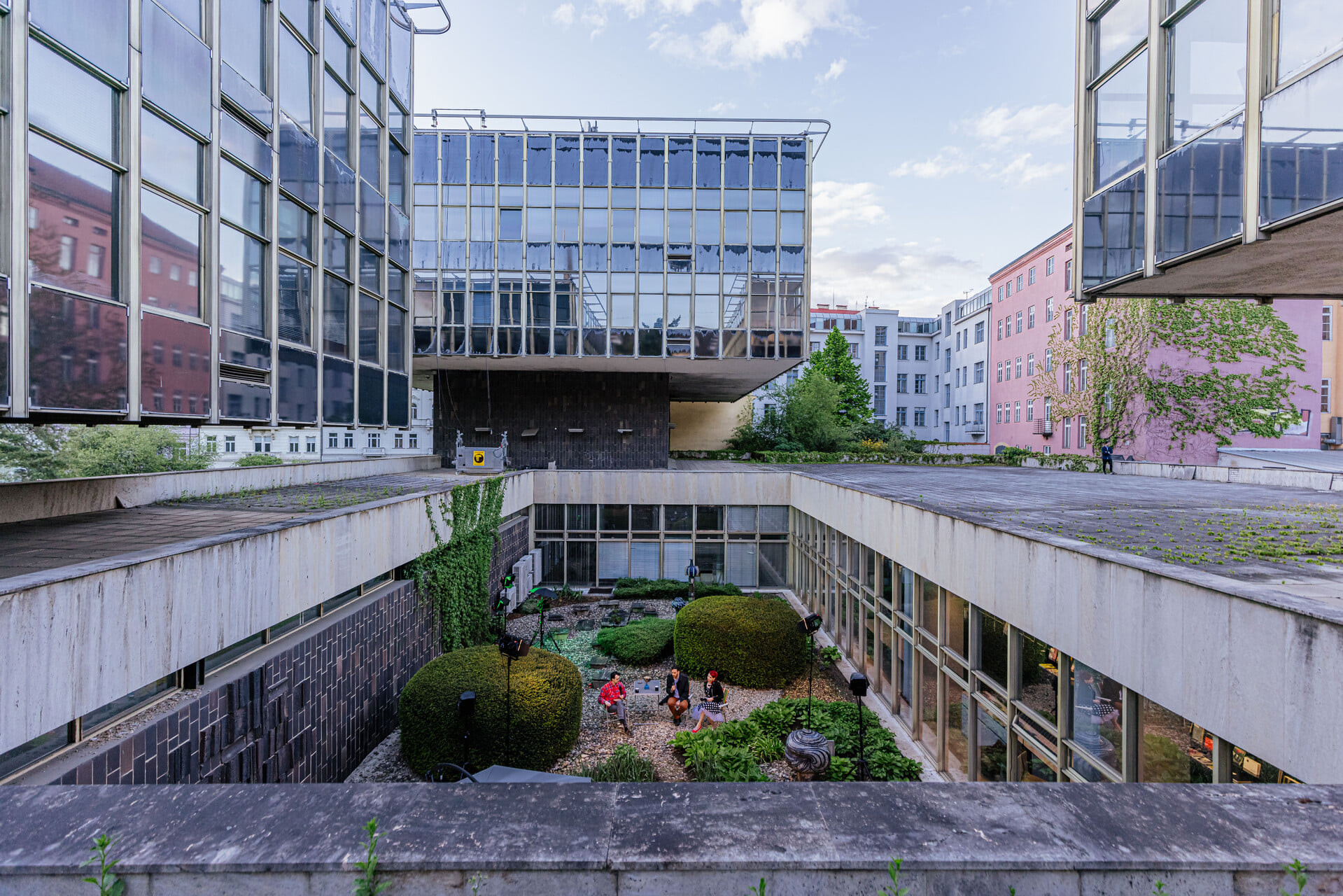 Praha plánuje nový park a opravu areálu Emauzy