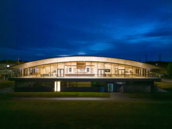 Foster + Partners zrekonstruovali tréninkové centrum fotbalového klubu Manchester United.  