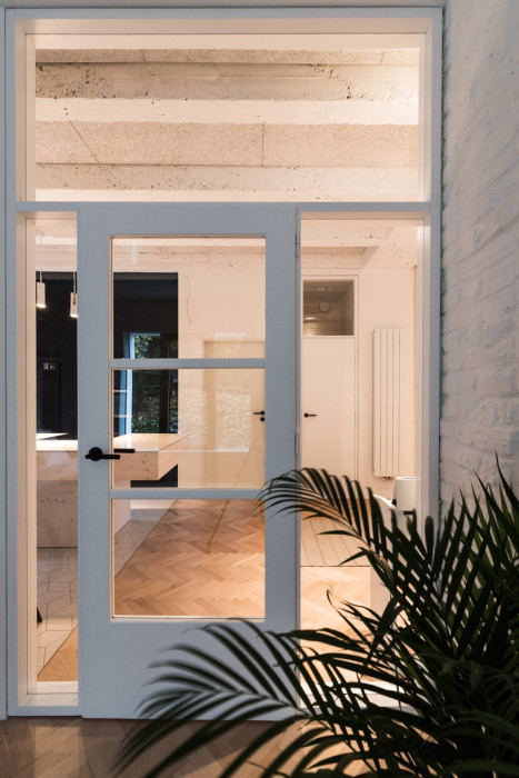 Rekonstrukce přízemního bytu, What architects