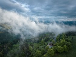 Nejnavštěvovanější místo Beskyd (Brána Pusteven; henkai architekti)