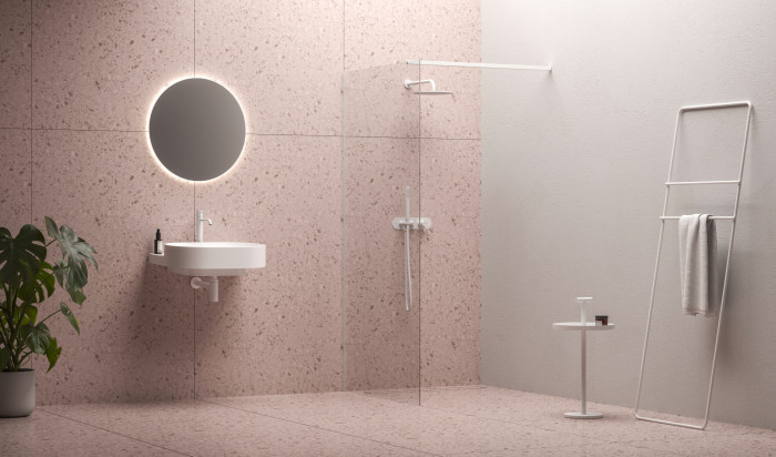 Sprchový kout Walk-In od RAVAKu v modelu Wall v bílé.