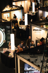 ARCHITECT@WORK přichází s jednotnou architekturou - všichni vystavující mají stejně velký stánek.