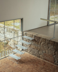 Stodola proměněná v sochařský ateliér od architekta Thomase Randall-Page