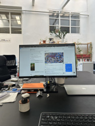 Předávání šéfredaktorského stolu v redakci EARCH.cz