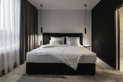 Petr Hák proměnil bývalou lázeňskou polikliniku v Poděbradech na designový hotel Chariclea