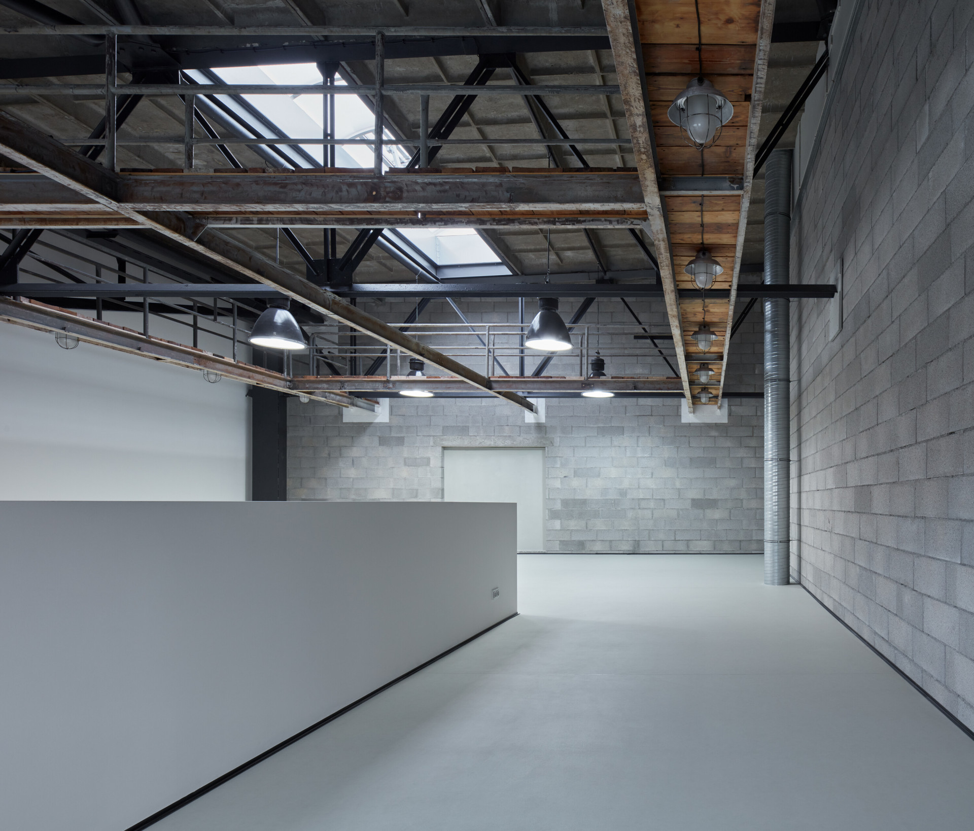 Konverze průmyslového objektu na kreativní prostor Barevna