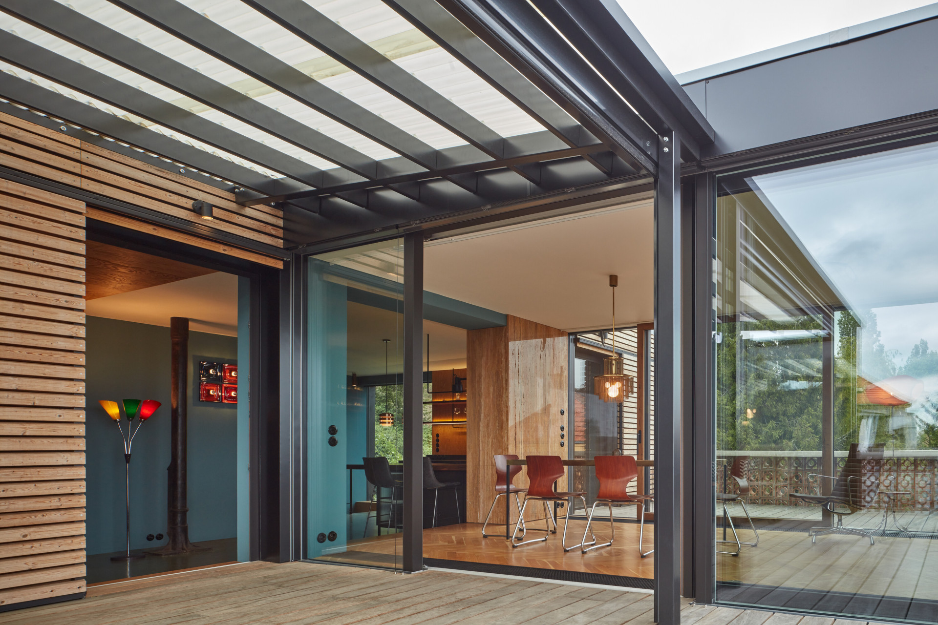 Studio Formafatal zrekonstruovalo interiéry domu rodiny Hřebejkových na pražských Hřebenkách