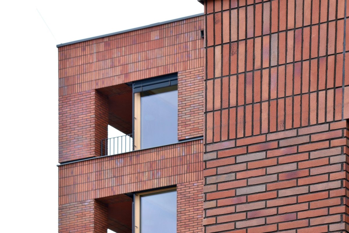 Na Julisce stojí tři nové bytové domy. Navrhlo je studio bod architekti.