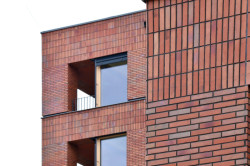 Na Julisce stojí tři nové bytové domy. Navrhlo je studio bod architekti.