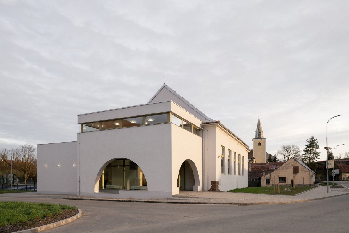 Sokolovna ve Veverských Knínicích, studio New Work