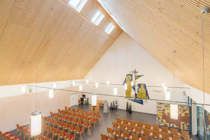 Obřadní síň vznikla rozšířením původního objektu