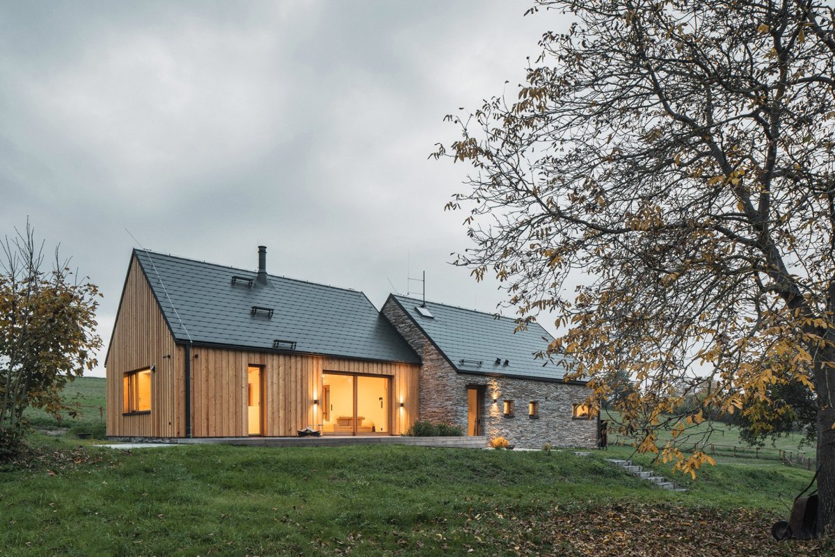 Lukáš Janout Architects jsou autory archetypálního rodinného domu v západních Čechách