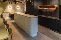 Mozaika KitKat se při svislé pokládce hodí na oblé povrchy.