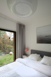 Prodesi/Domesi - Dřevostavba u Benešova: Pohled do jednoho z pokojů