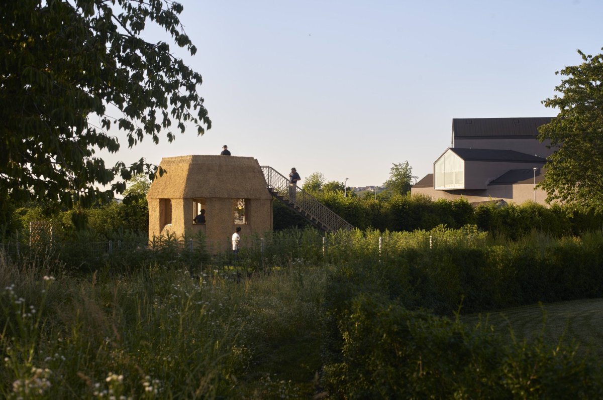 Nový zahradní domek Garden House od Tsuyoshi Tane ve Vitra Campus je postavený z udržitelných materiálů