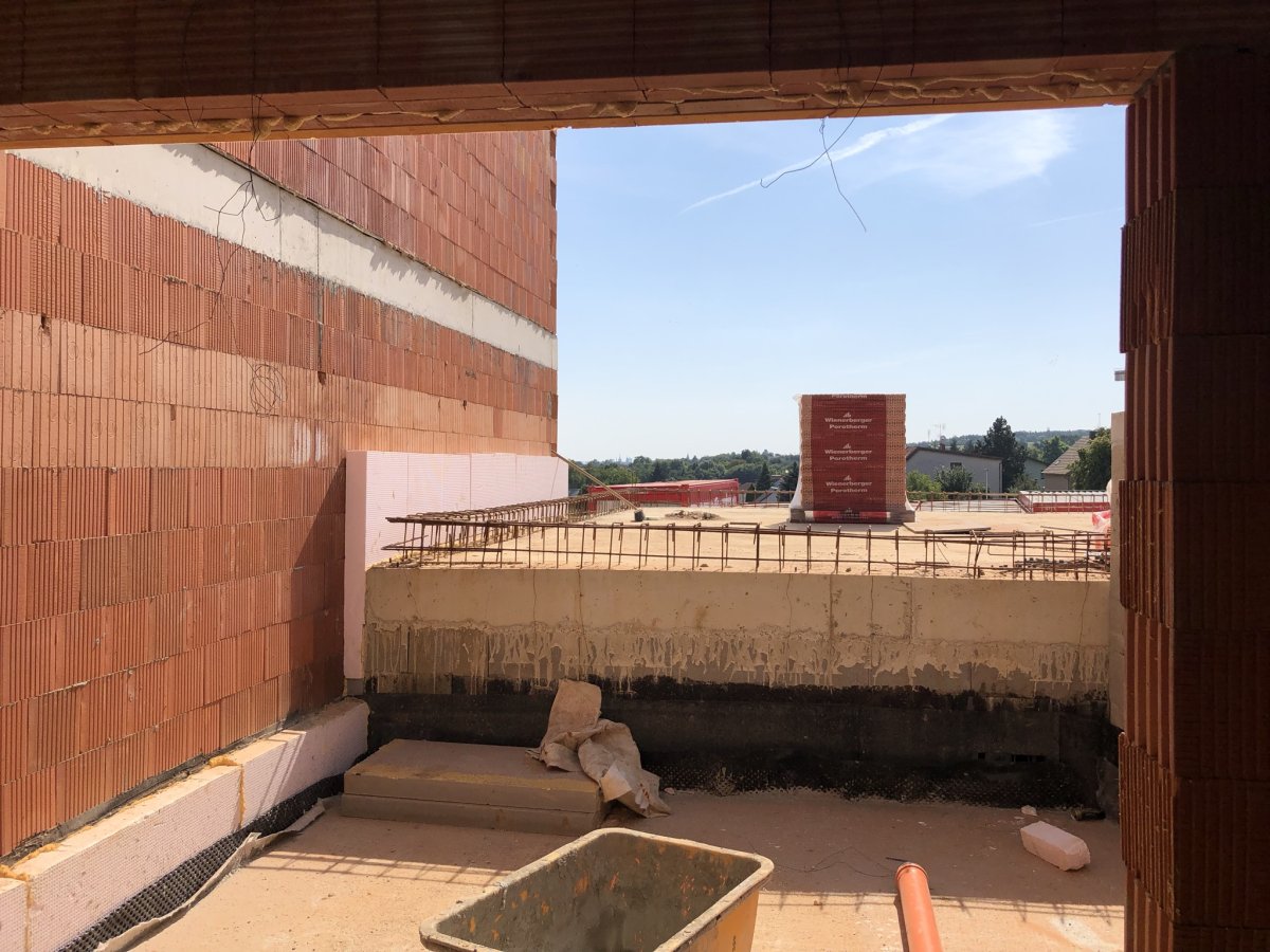 Fotografie z průběhu stavby (Obytný soubor Dolina v Lysolajích, knesl kynčl architekti)