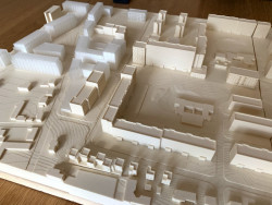 Architekt Pavel Hnilička začal používat 3D tisk také pro urbanistické modely, které skládá ze čtverců 20x20 centimetrů.