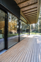 Obytný prostor se plynule propojuje s terasou