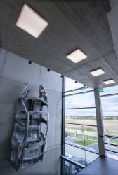 Skupina Zumtobel dodala osvětlení pro novou budovu Tréninkové akademie Porsche Česká republika u Prahy