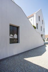 Přestavba samoobsluhy od ateliéru Létající inženýři