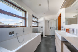 Dřevohliníková okna VEKRA dlouhodobě slouží bez jakýchkoliv problémů, efektivně izolují teplo a přispívají tak k úspoře energie.