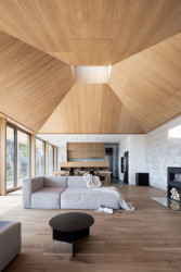 Rodinný dům od z pera architekta Tomáše Šeba a studia ROAR ve slovenské vesnici Palárikovo