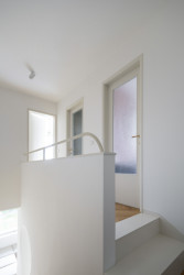 BY architects zrekonstruovali rodinný dům z 50. let v Praze s cílem zachovat charakter stavby.