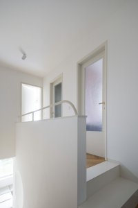 BY architects zrekonstruovali rodinný dům z 50. let v Praze s cílem zachovat charakter stavby.